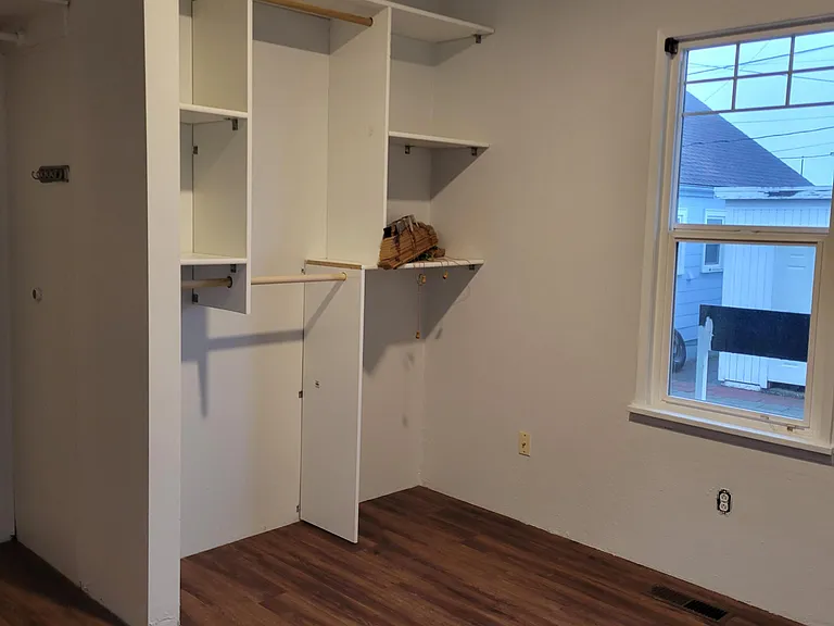 1432 Hoyt Ave — Photo 4