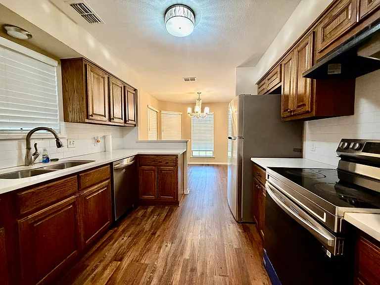3205 Bryan St — Photo 9