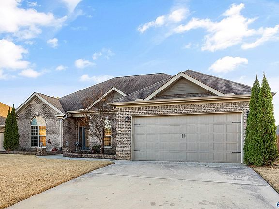 3rd image of 111 Canyon Dr