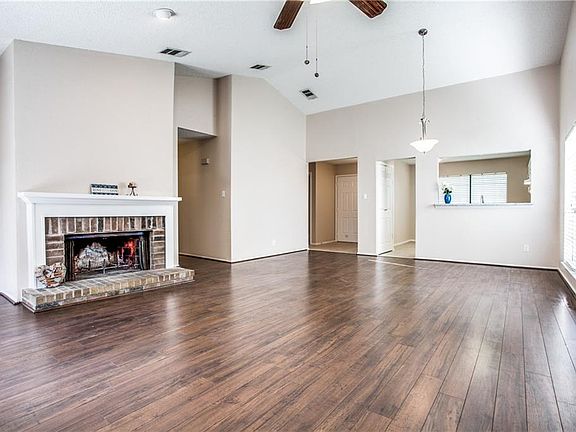 2nd image of 1830 Valley Glen Ct