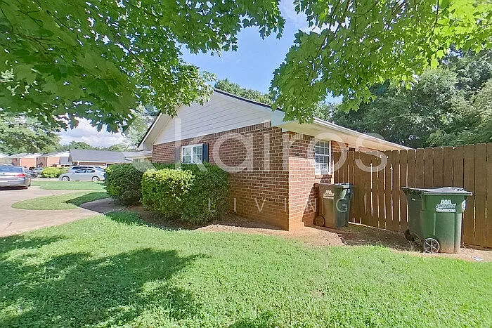 100 Deer Pkwy — Photo 2