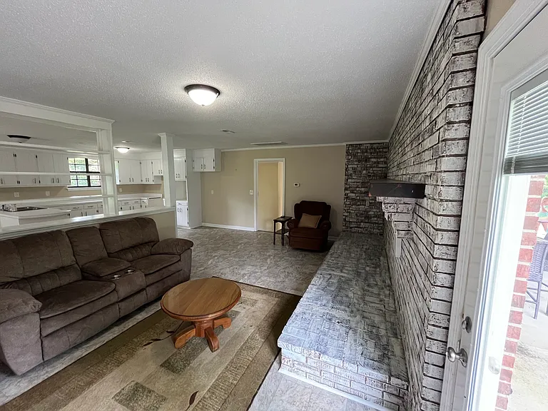 1004 Hazel Dr — Photo 1
