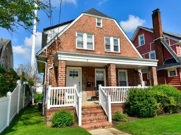 7 Bernhard Street, Hempstead, NY 11550