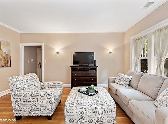 3rd image of 227 N Oak Park Ave APT 1W