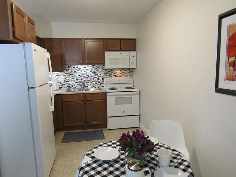 Woodcrest Apartments — Photo 5