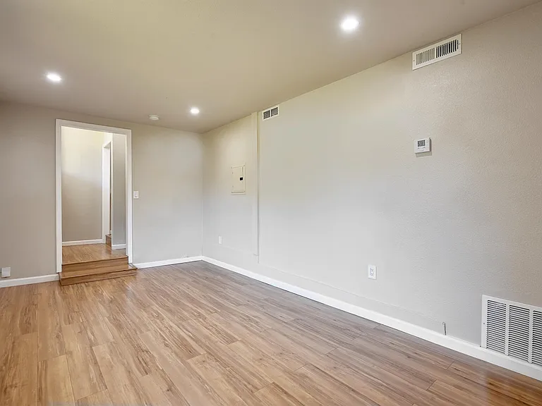 4443 Briar Cliff Rd — Photo 5