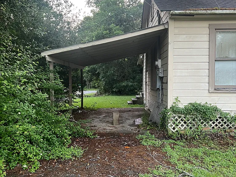 2402 Irving St — Photo 2