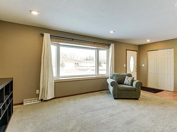 3rd image of 828 38th Ln