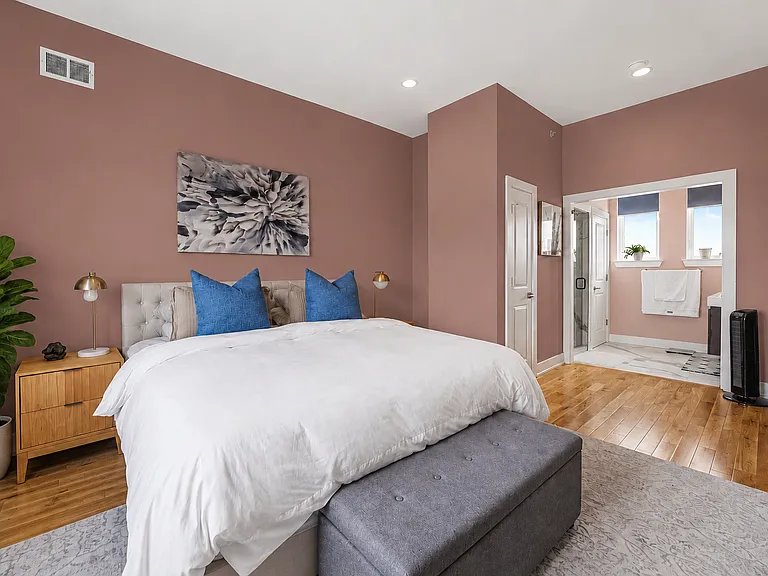 1726 Waterloo St — Photo 19