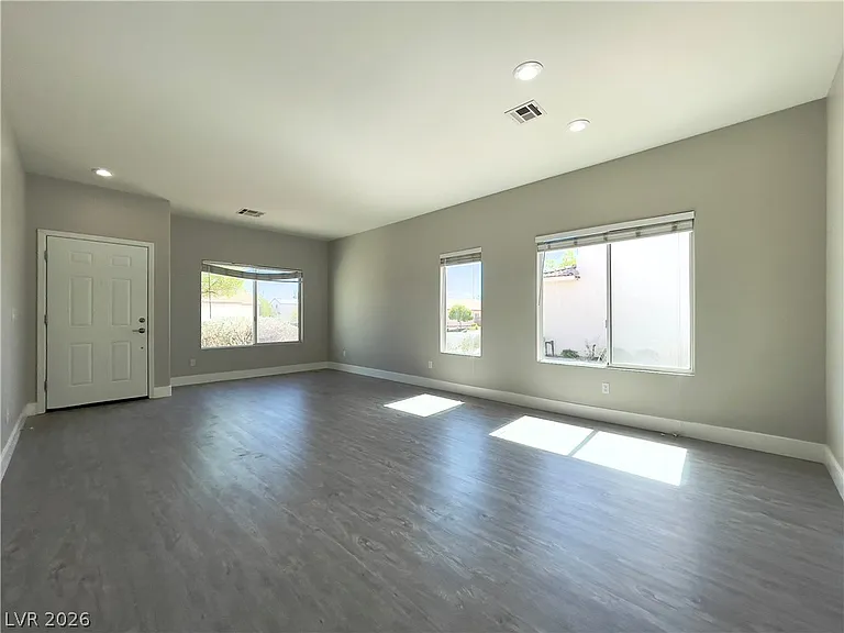 6413 Sierra Sands St — Photo 3