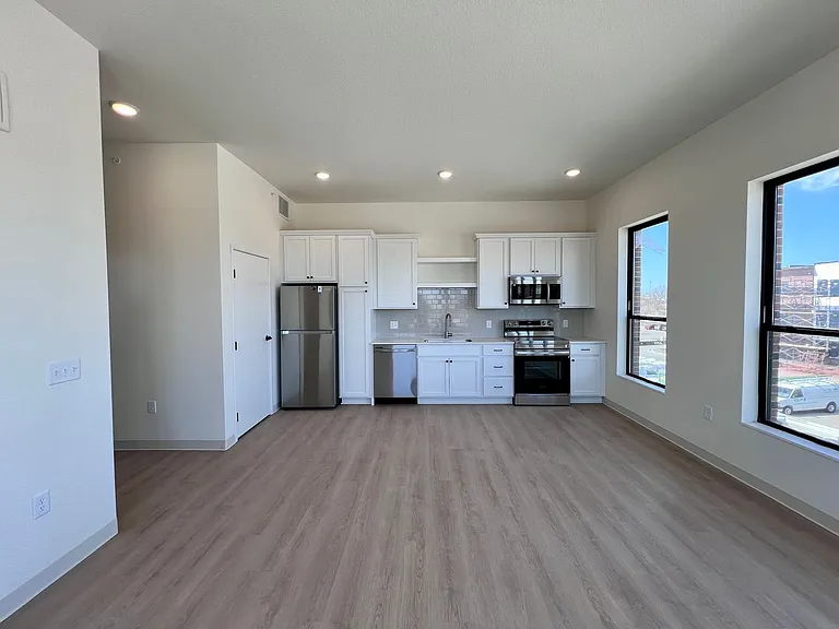 Roseann Lofts — Photo 23