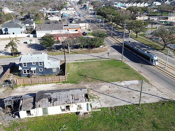 3rd image of 4815 Harrisburg Blvd