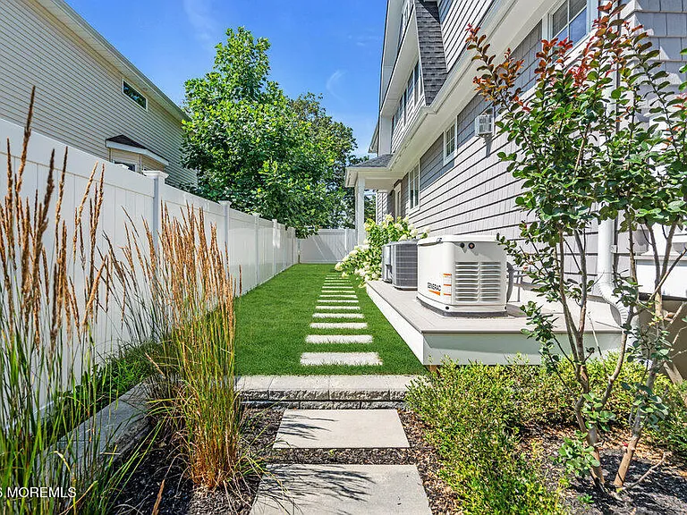 44 Cowart Ave — Photo 48