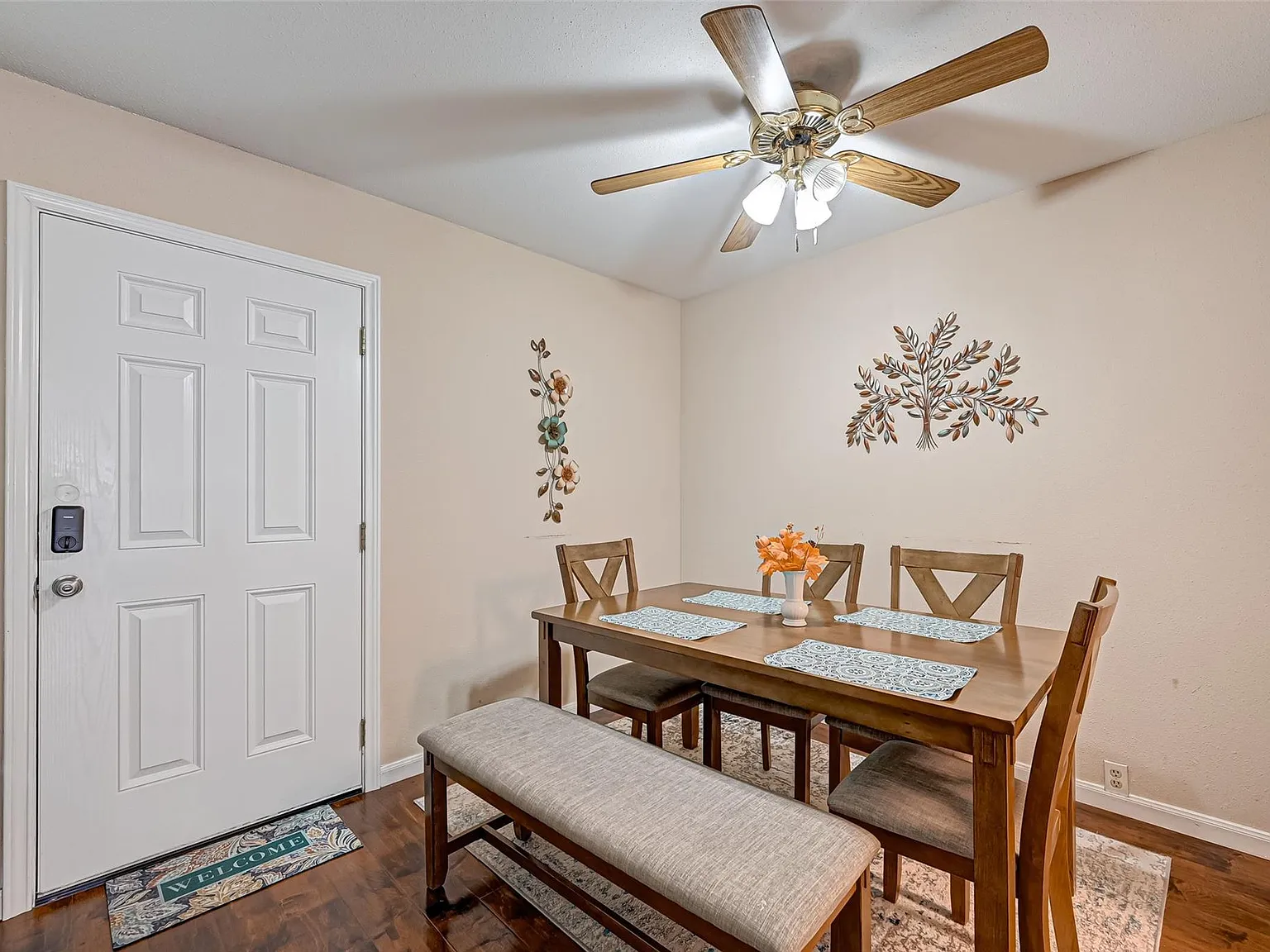 1 bed, 1.0 bath, 660 sqft, $1,300 — Photo 2