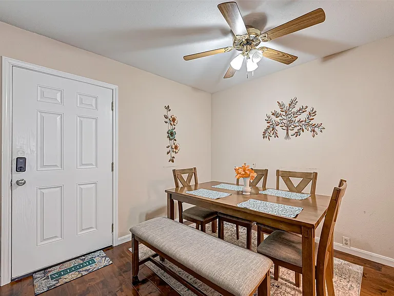 2121 Fountain View Dr #16 — Photo 2