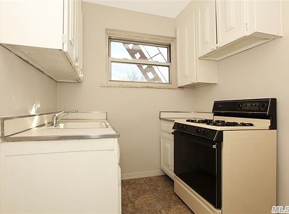 5th image of 360 Stewart Ave