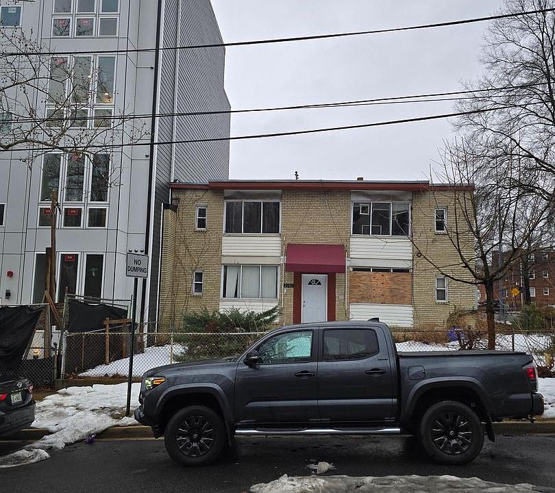 1st image of 2101 M St NE