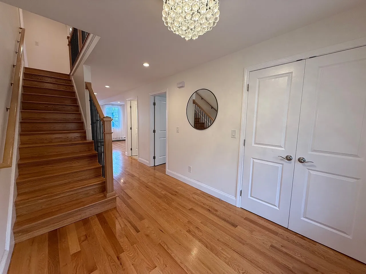 6 bed, 4960 sqft, $10,000 — Photo 2