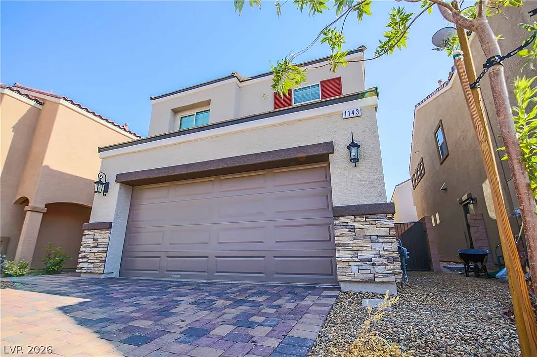 3 bed, 2.5 bath, 1732 sqft, $2,100 — Photo 3
