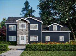 2 Center Rd, Oak Ridge, NJ 07438