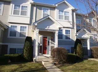 562 Holiday Ln, Hainesville, IL 60073