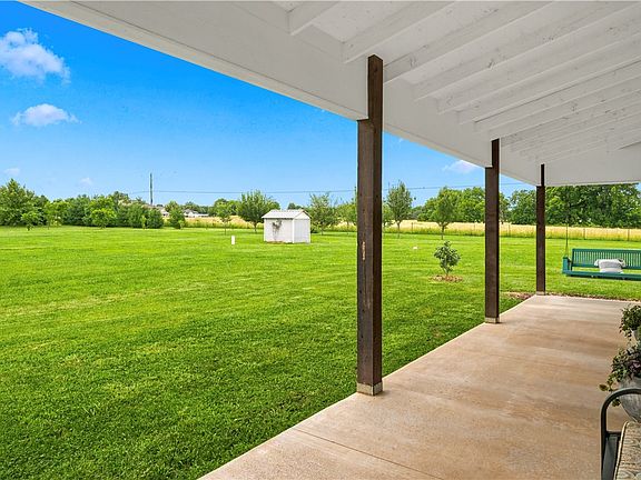 3rd image of 10990 Pickett Ridge Rd