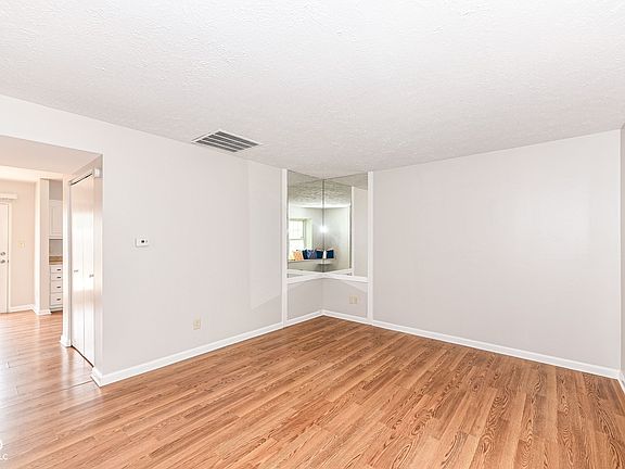 4th image of 7837 Fennway Ave