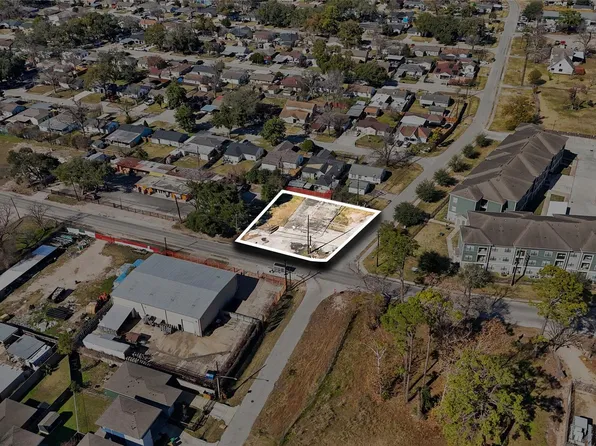 61 Berry Rd, Houston, TX 77022