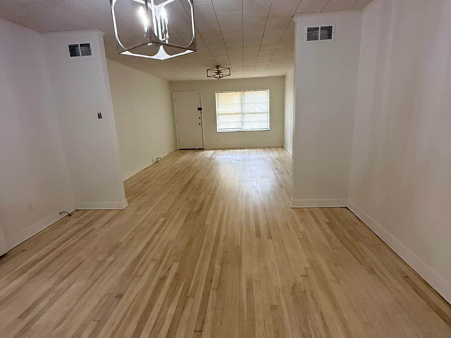3 bed, 1.5 bath, 1320 sqft, $1,450 — Photo 1