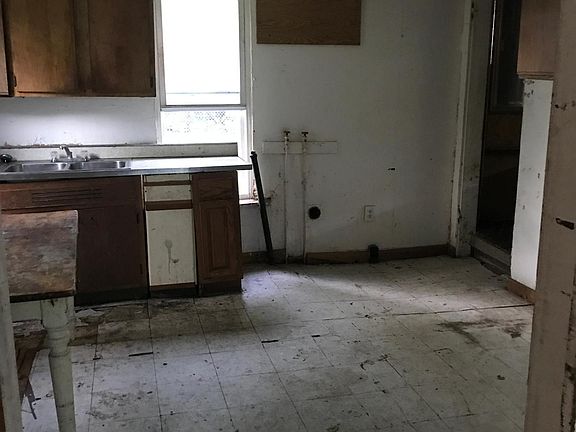 5th image of 926 Harmon St