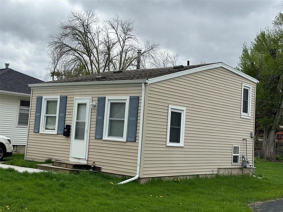 2nd image of 711 36th St NE