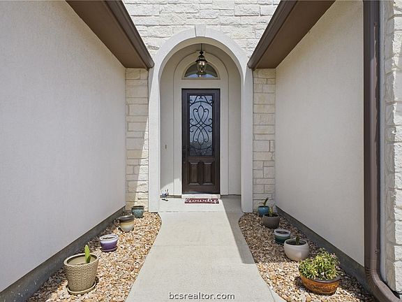 3rd image of 3114 Peterson Way