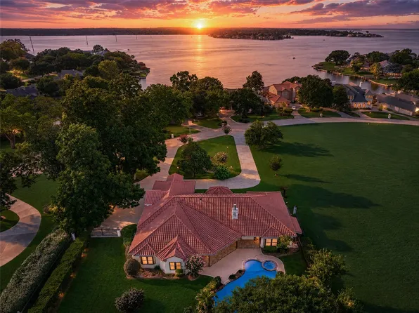 66 Lake Estates Dr, Montgomery, TX 77356