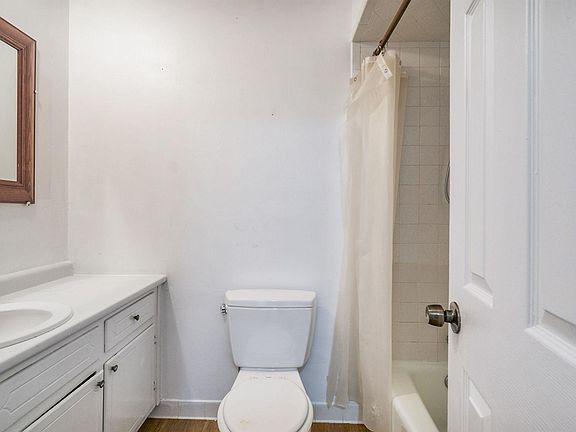 2nd image of 1037 Lockwood Ct