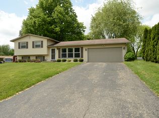 1609 Sweet Briar Cir NW, Massillon, OH