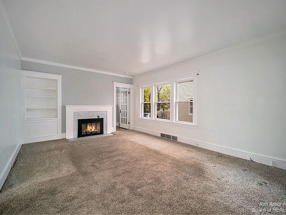 4th image of 203 S Grinnell St