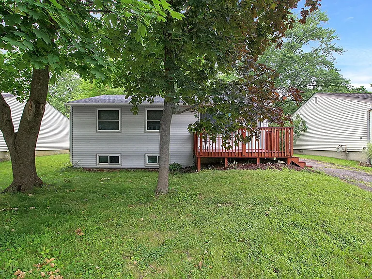 2138 Sprucefield Dr — Photo 2