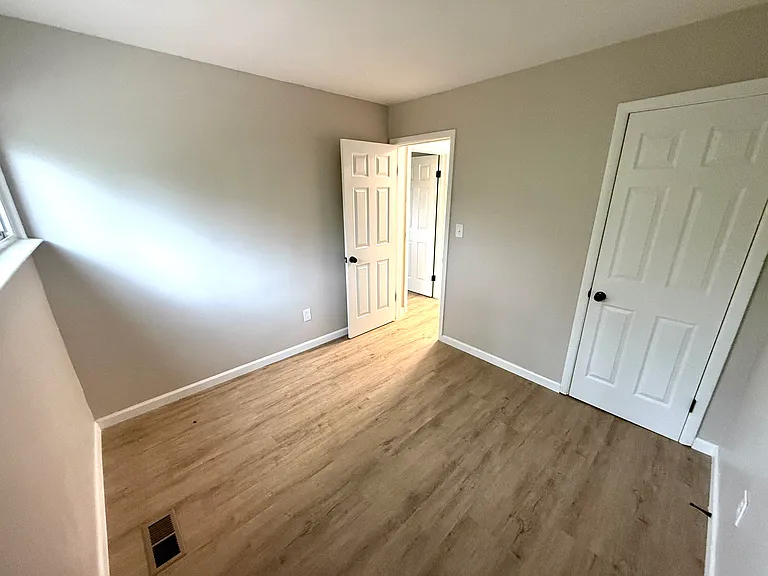 4640 Waymire Ave — Photo 3