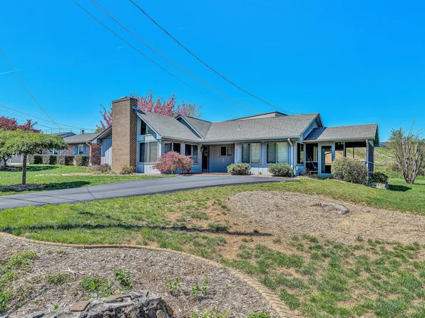 3105 Embassy Dr, Roanoke, VA 24019