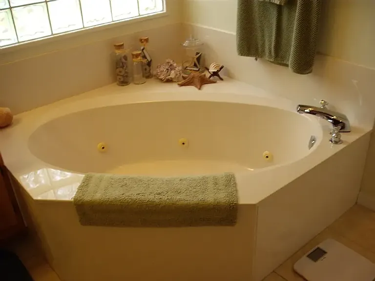 604 Mallory Dr — Photo 10