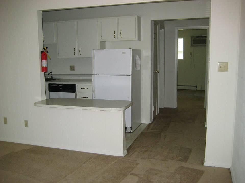 2nd image of 225 E 20th St