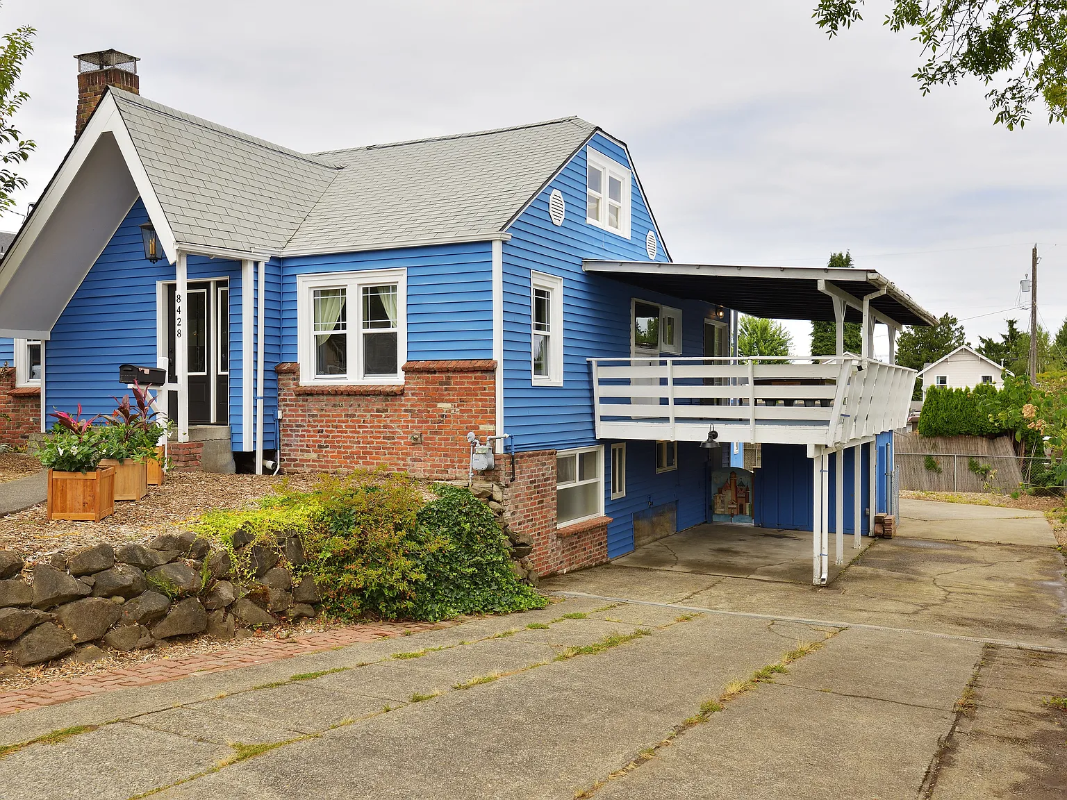 4 bed, 2360 sqft, $3,900 — Photo 4