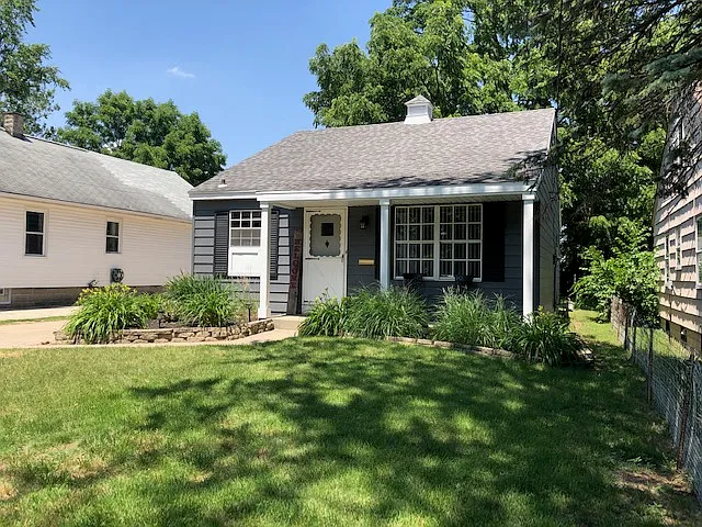 2618 Elsie Ave photo 1