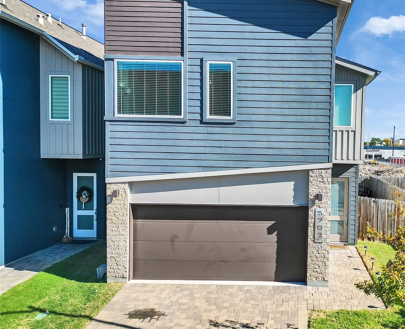 3 bed, 2.5 bath, 1900 sqft, $2,650 — Photo 1