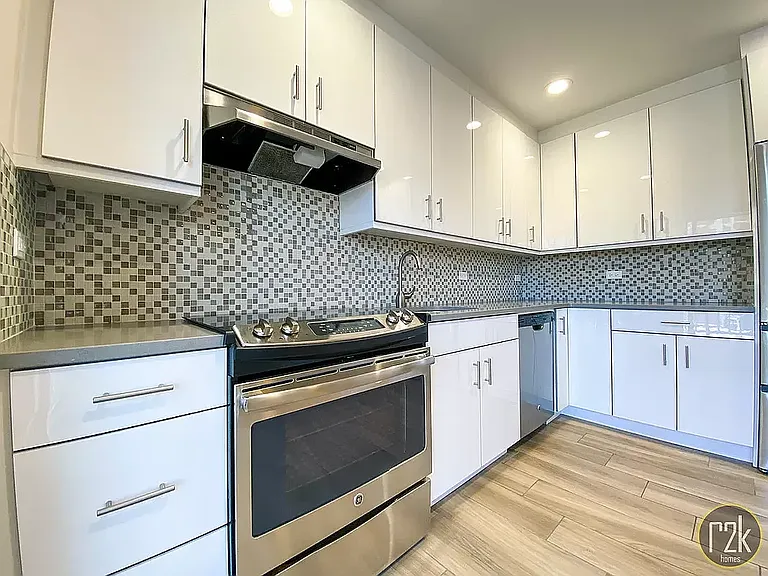 21-03 31st Ave #3D — Photo 3