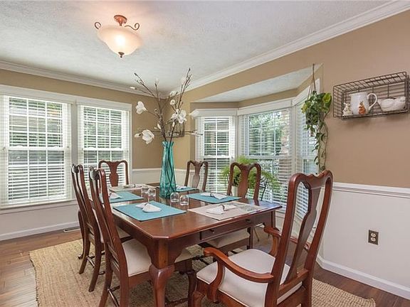 4th image of 408 Hastings Dr