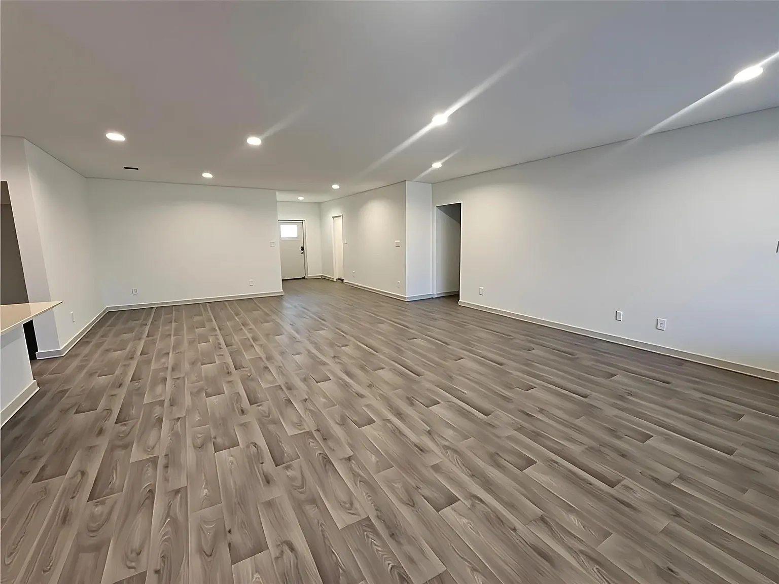 5 bed, 3.0 bath, 2642 sqft, $2,700 — Photo 4
