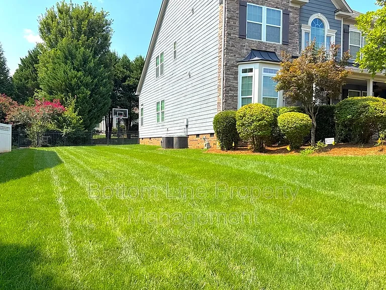 15007 Skypark Dr — Photo 39