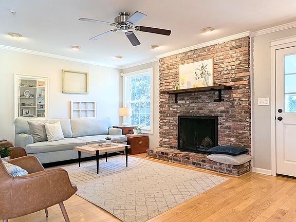 2nd image of 1305 Beacon Hill Ln