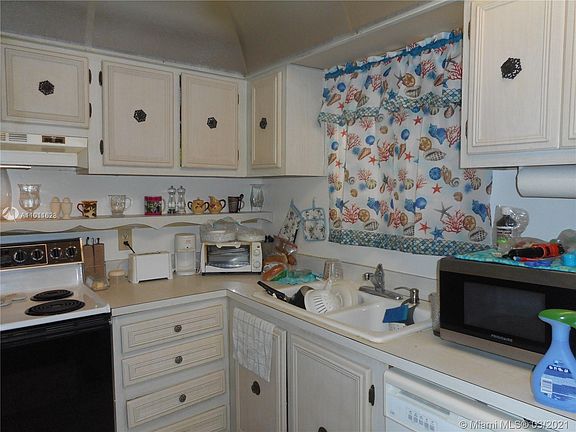 4th image of 9430 Live Oak Pl APT 404